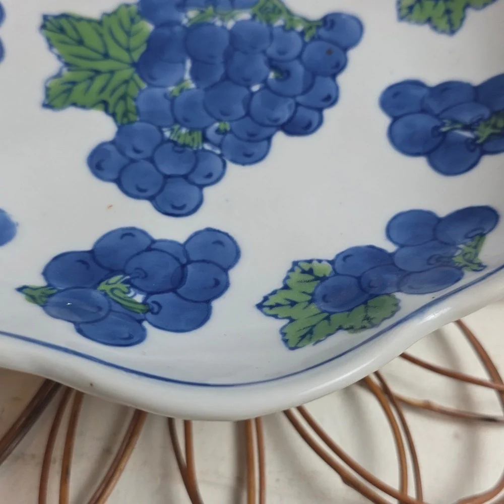 Vintage‎ Hand Painted Ceramic Grape Pedestal Bowl Scalloped Blue White Dish 7.5